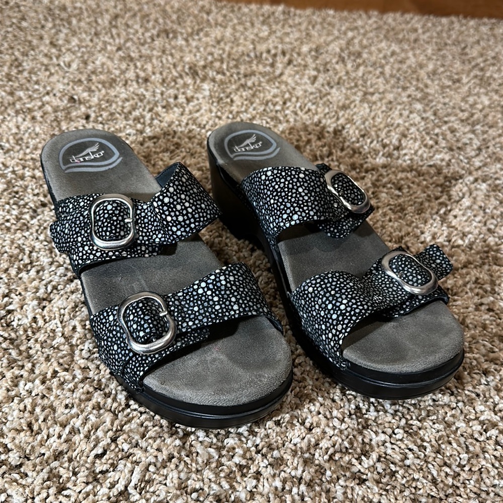Black and Gray Dankso Sandals